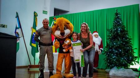 Polícia Militar realiza formatura do Proerd na Escola Municipal Ipiranga